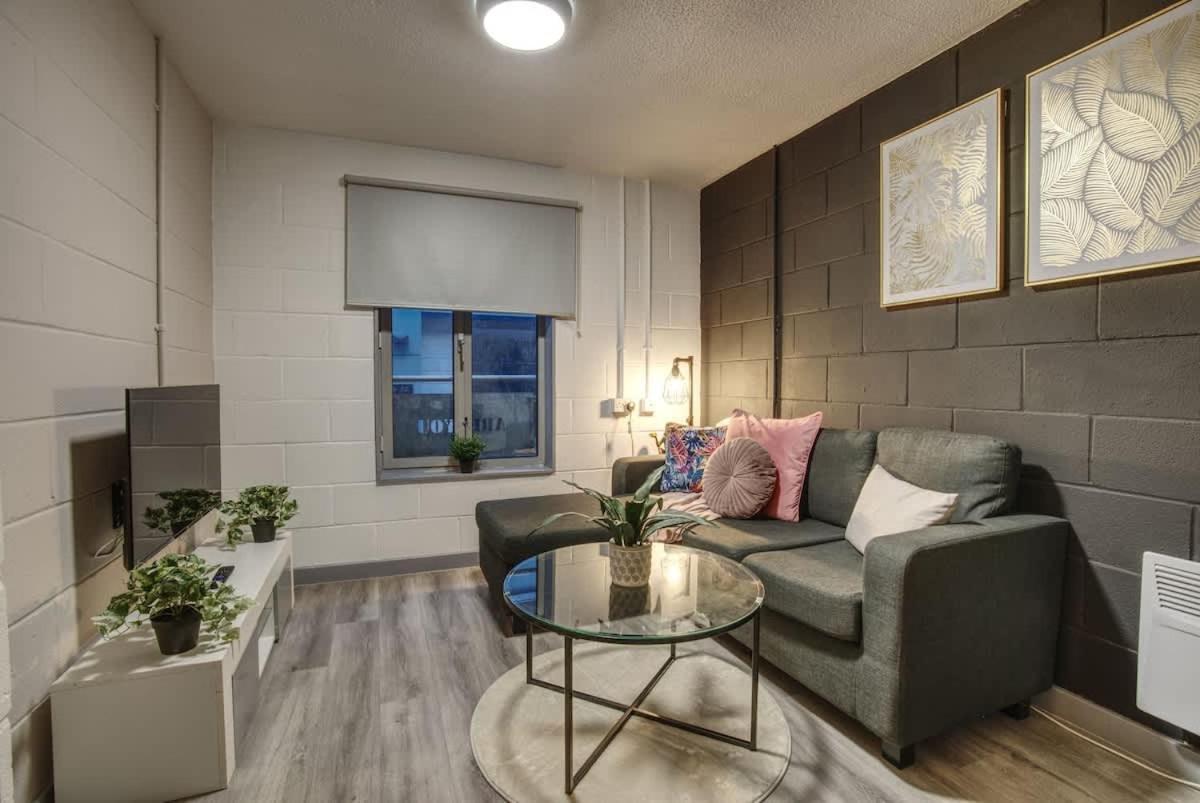 1Br City Centre Apt, Self Check In, Wifi, By Derbnb Sheffield Dış mekan fotoğraf